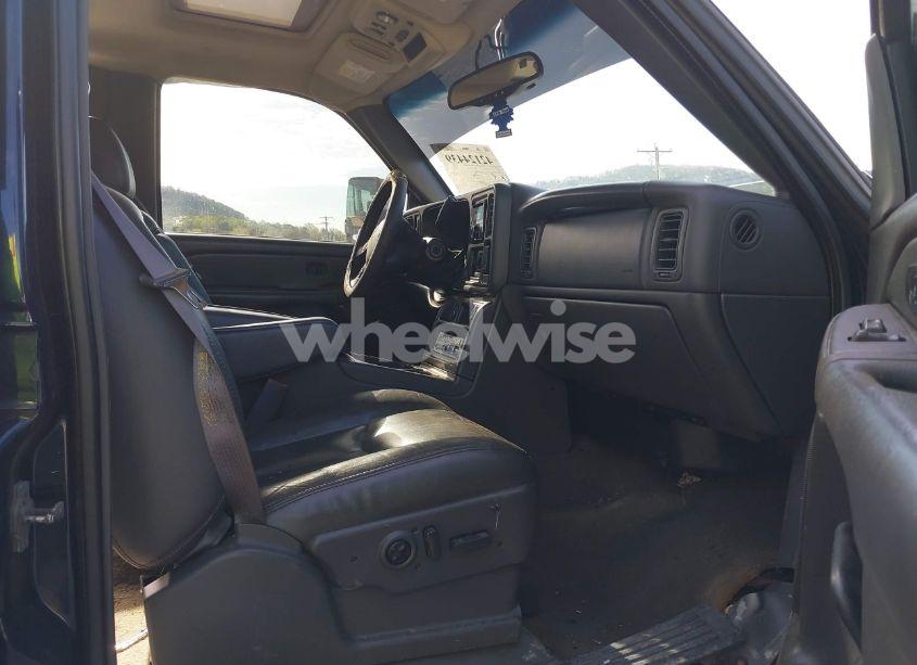 Photo 5 of 2005 Chevrolet Silverado 2500HD LS/LT/WORK TRUCK (VIN 1GCHK23215F882290)