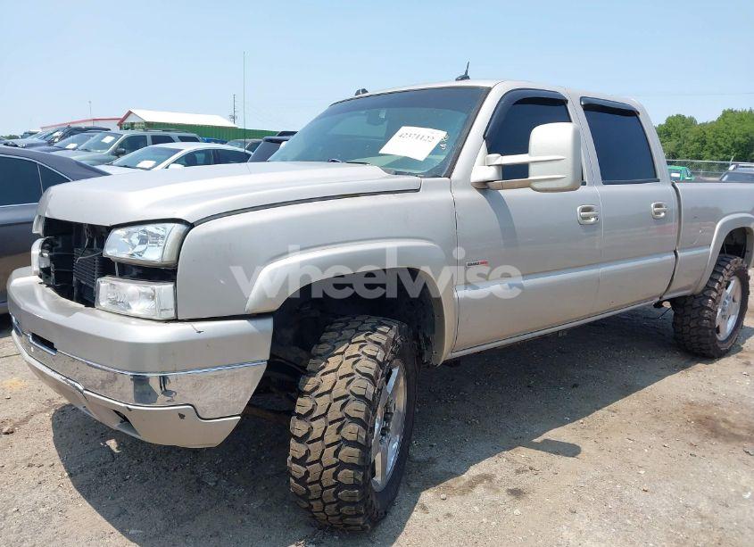 Photo 2 of 2005 Chevrolet Silverado 2500HD LT (VIN 1GCHK23235F808479)