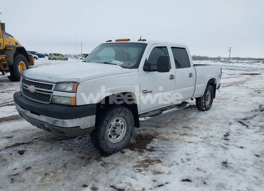 Photo 2 of 2005 Chevrolet Silverado 2500HD LT (VIN 1GCHK23245F845623)