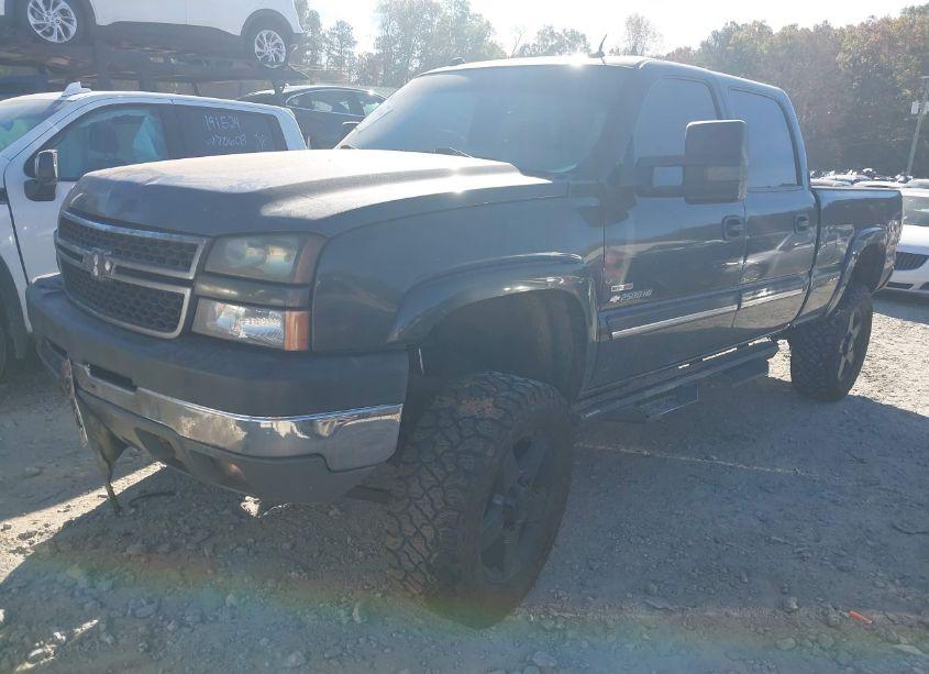 Photo 2 of 2005 Chevrolet Silverado 2500HD LT (VIN 1GCHK23245F857478)