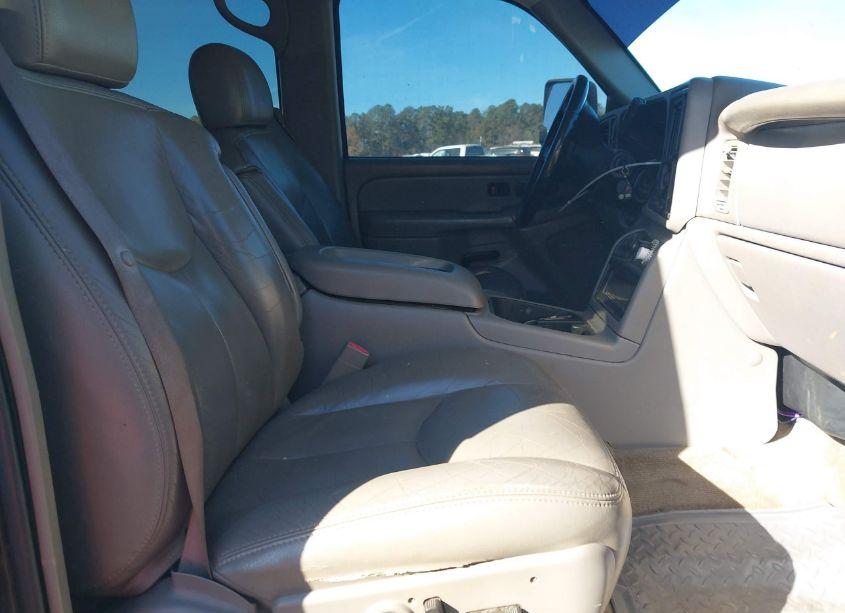 Photo 5 of 2005 Chevrolet Silverado 2500HD LT (VIN 1GCHK23245F857478)