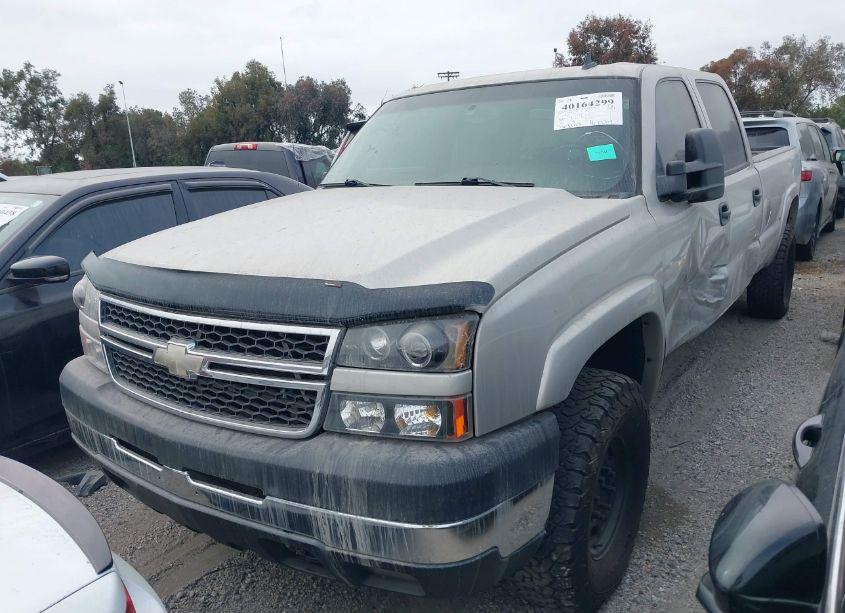 Photo 2 of 2006 Chevrolet Silverado 2500HD LT2 (VIN 1GCHK23276F105842)
