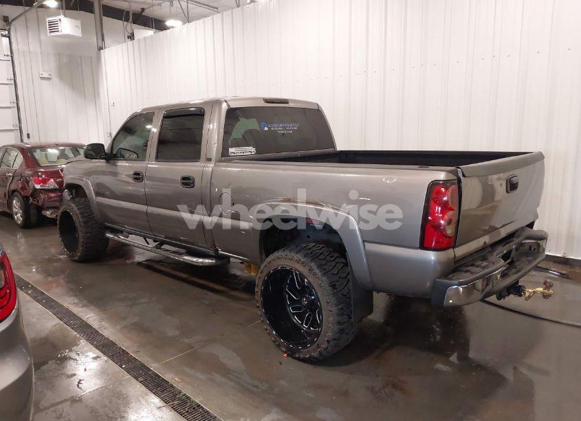 Photo 3 of 2006 Chevrolet Silverado 2500HD LT1 (VIN 1GCHK23276F117327)