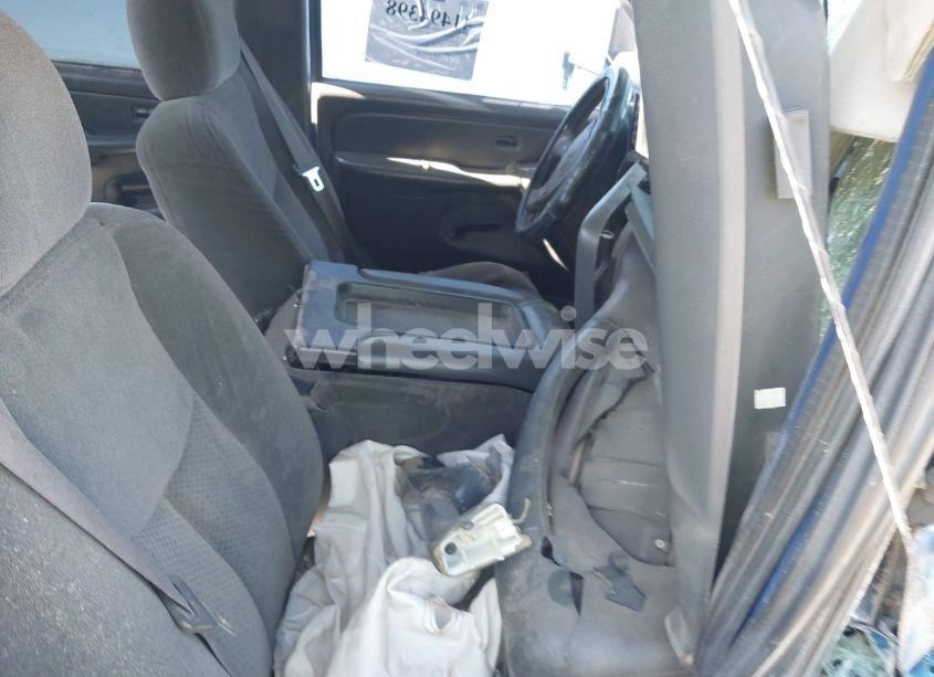 Photo 5 of 2004 Chevrolet Silverado 2500HD LS (VIN 1GCHK23284F241247)