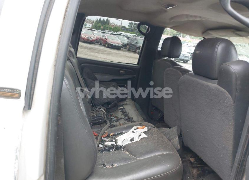 Photo 8 of 2005 Chevrolet Silverado 2500HD WORK TRUCK (VIN 1GCHK23285F869228)