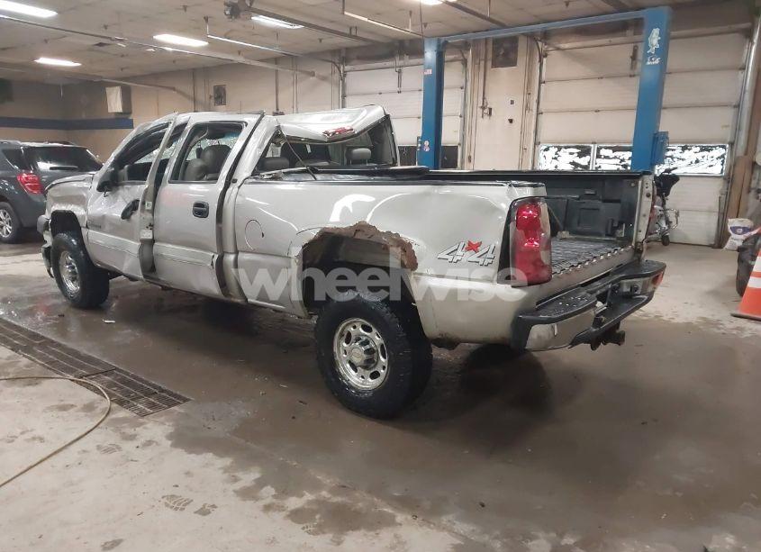 Photo 3 of 2004 Chevrolet Silverado 2500HD LT (VIN 1GCHK23294F197632)