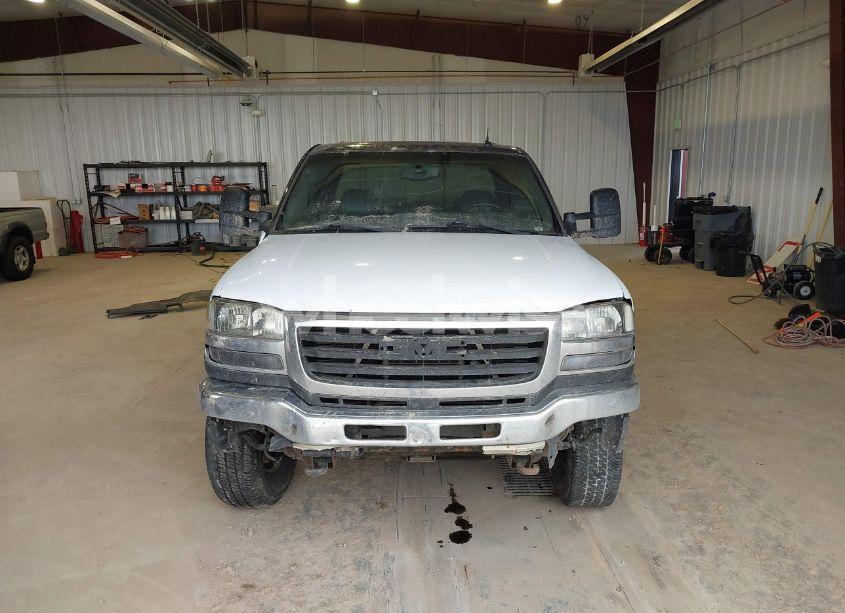 Photo 13 of 2004 Chevrolet Silverado 2500HD LT (VIN 1GCHK23294F227695)