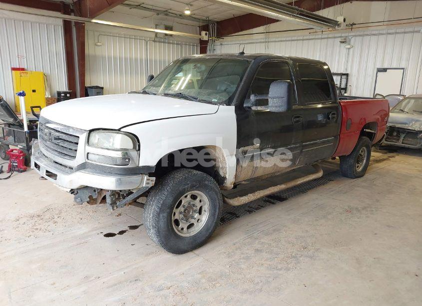 Photo 2 of 2004 Chevrolet Silverado 2500HD LT (VIN 1GCHK23294F227695)