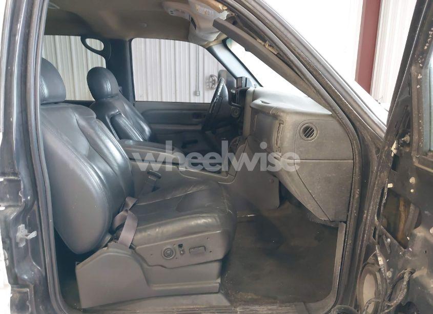 Photo 5 of 2004 Chevrolet Silverado 2500HD LT (VIN 1GCHK23294F227695)