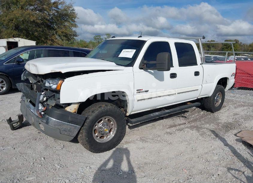 Photo 2 of 2005 Chevrolet Silverado 2500HD LT (VIN 1GCHK23295F952151)