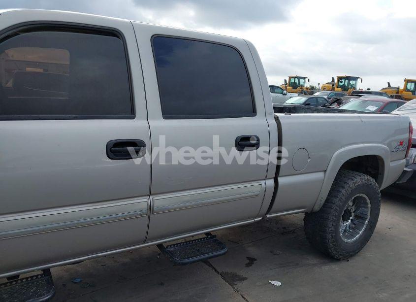 Photo 14 of 2004 Chevrolet Silverado 2500HD LS (VIN 1GCHK232X4F177583)