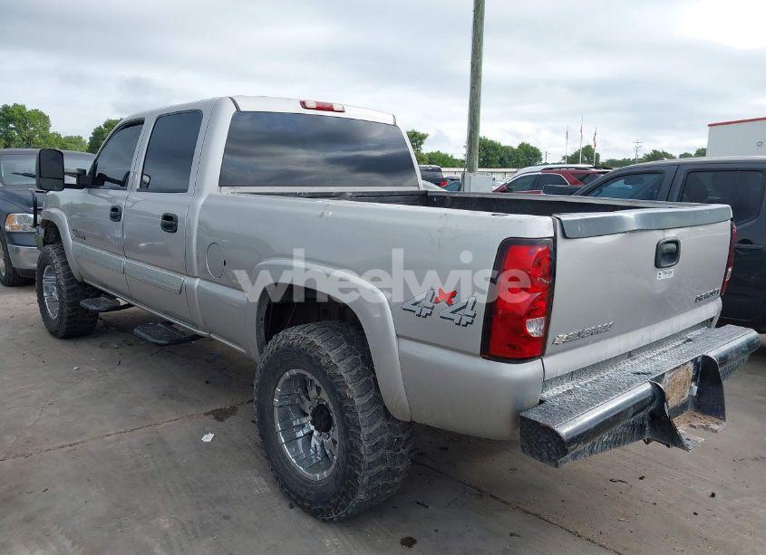 Photo 3 of 2004 Chevrolet Silverado 2500HD LS (VIN 1GCHK232X4F177583)