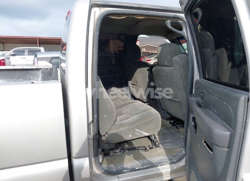 Photo 8 of 2004 Chevrolet Silverado 2500HD LS (VIN 1GCHK232X4F177583)