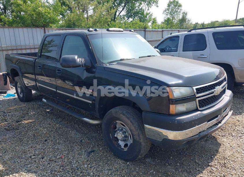 2005 Chevrolet Silverado 2500HD LS (VIN 1GCHK232X5F966561) main photo