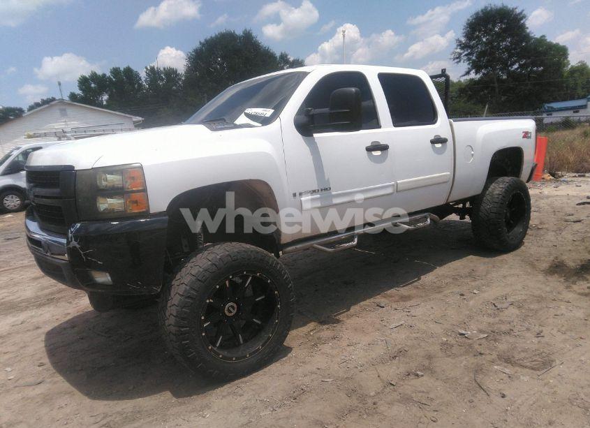Photo 2 of 2008 Chevrolet Silverado 2500HD LT1 (VIN 1GCHK23678F100579)