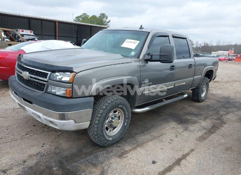 Photo 2 of 2006 Chevrolet Silverado 2500HD LT3 (VIN 1GCHK23D86F140875)