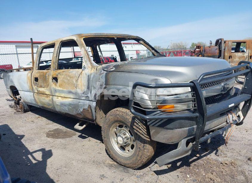2002 Chevrolet Silverado 2500HD LT (VIN 1GCHK23G72F125157) main photo