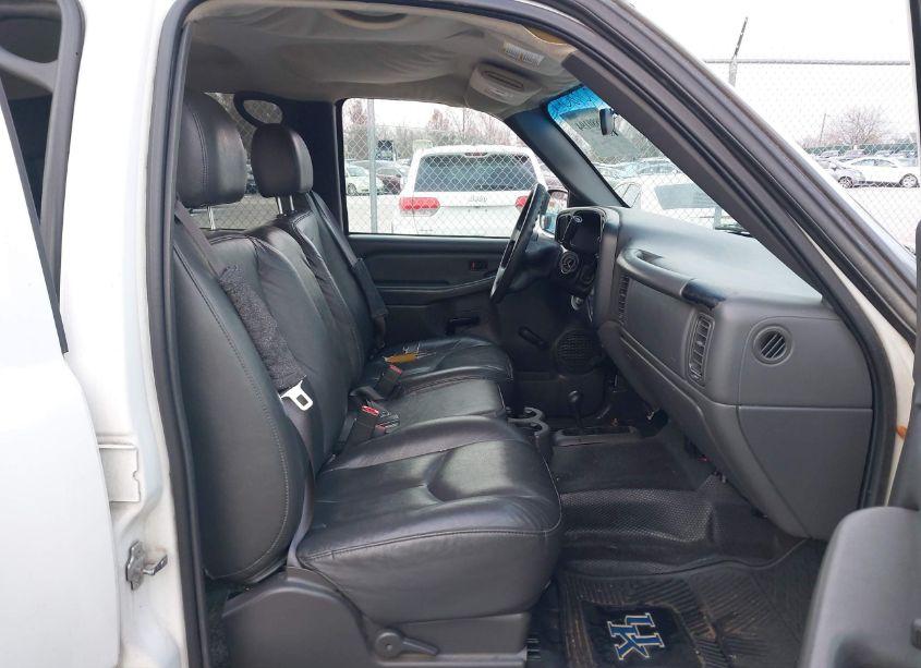 Photo 5 of 2004 Chevrolet Silverado 2500HD WORK TRUCK (VIN 1GCHK23U04F243348)