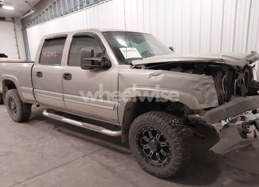 2003 Chevrolet Silverado 2500HD LS (VIN 1GCHK23U13F164494) main photo