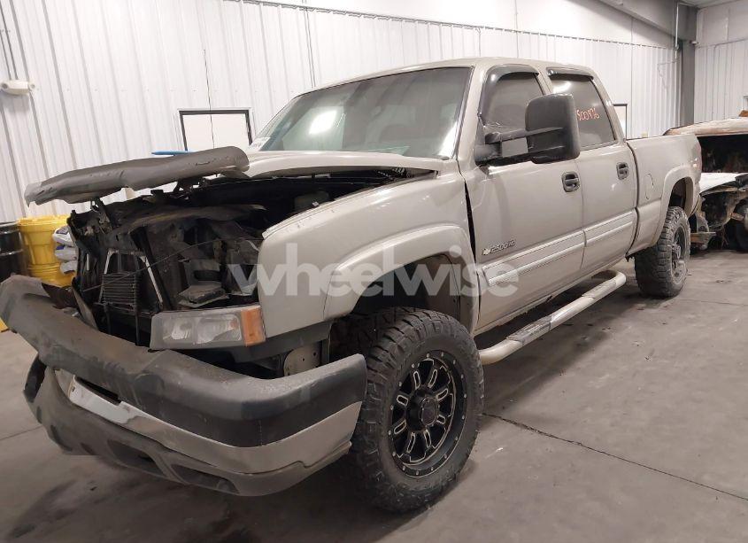 Photo 2 of 2003 Chevrolet Silverado 2500HD LS (VIN 1GCHK23U13F164494)