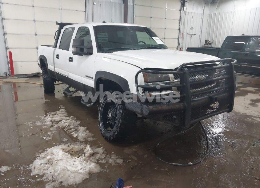 2003 Chevrolet Silverado 2500HD LS (VIN 1GCHK23U13F258343) main photo