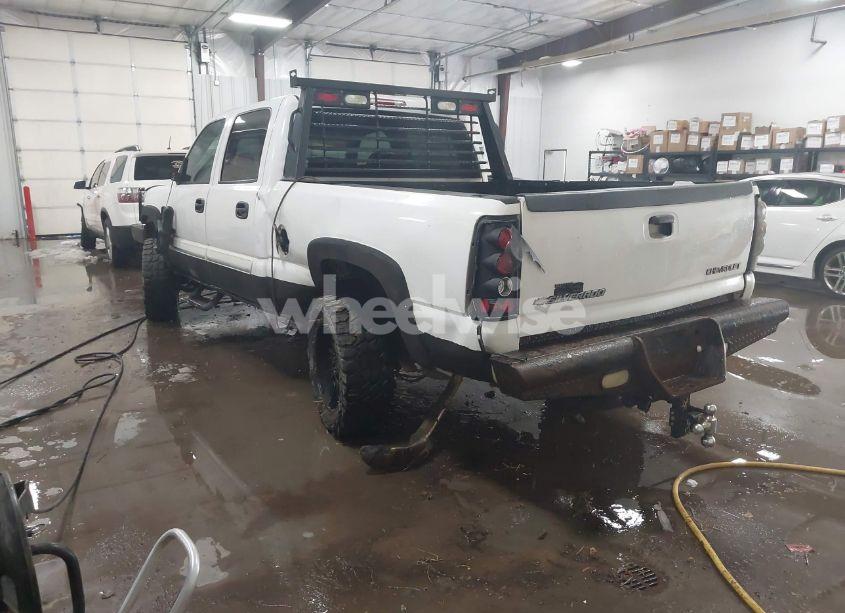 Photo 3 of 2003 Chevrolet Silverado 2500HD LS (VIN 1GCHK23U13F258343)