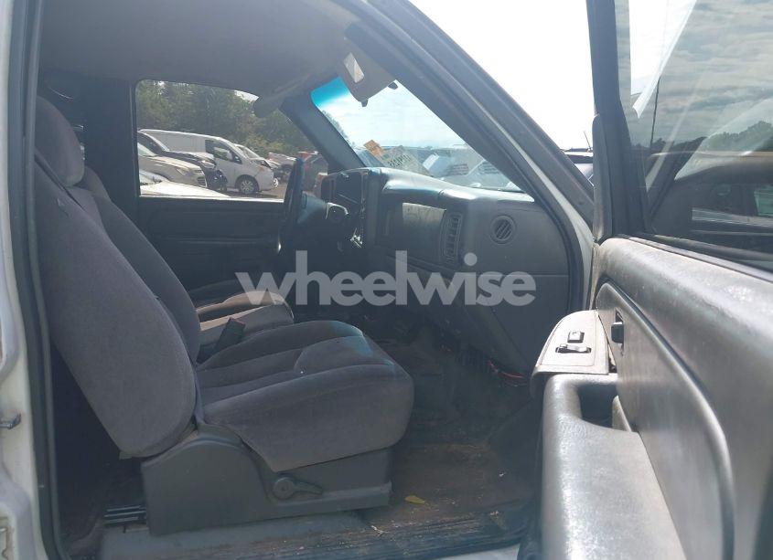 Photo 5 of 2005 Chevrolet Silverado 2500HD WORK TRUCK (VIN 1GCHK23U15F878550)