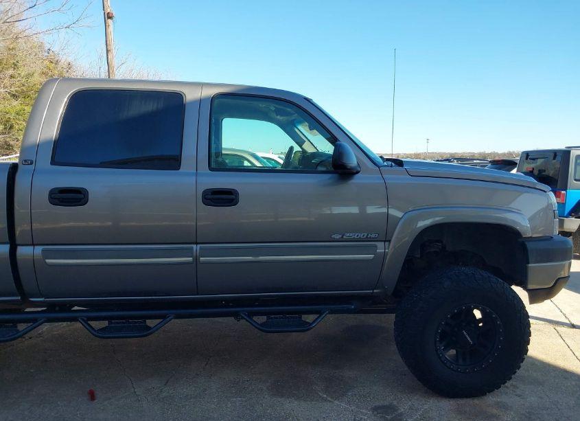 Photo 13 of 2006 Chevrolet Silverado 2500HD LT1 (VIN 1GCHK23U26F261563)