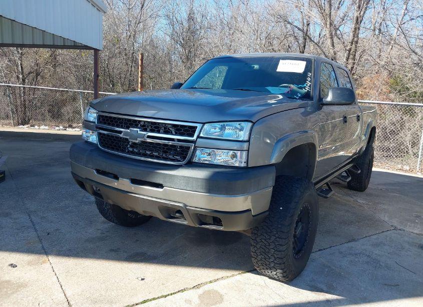 Photo 2 of 2006 Chevrolet Silverado 2500HD LT1 (VIN 1GCHK23U26F261563)