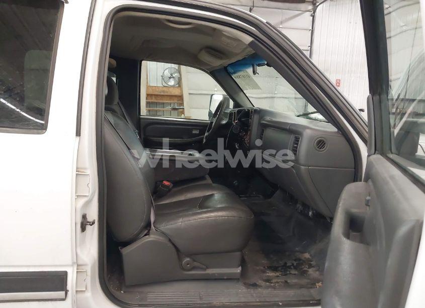 Photo 5 of 2003 Chevrolet Silverado 2500HD (VIN 1GCHK23U33F109366)