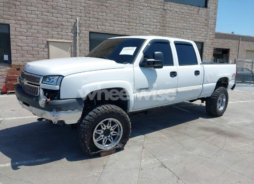 Photo 2 of 2005 Chevrolet Silverado 2500HD LS (VIN 1GCHK23U35F803784)
