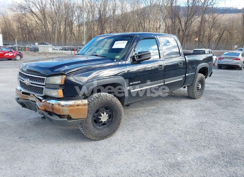 Photo 2 of 2005 Chevrolet Silverado 2500HD LS (VIN 1GCHK23U35F826160)