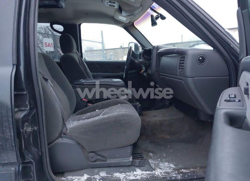 Photo 5 of 2003 Chevrolet Silverado 2500HD LS (VIN 1GCHK23U43F186277)