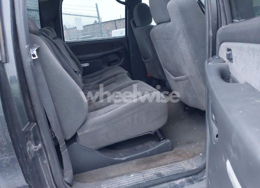 Photo 8 of 2003 Chevrolet Silverado 2500HD LS (VIN 1GCHK23U43F186277)