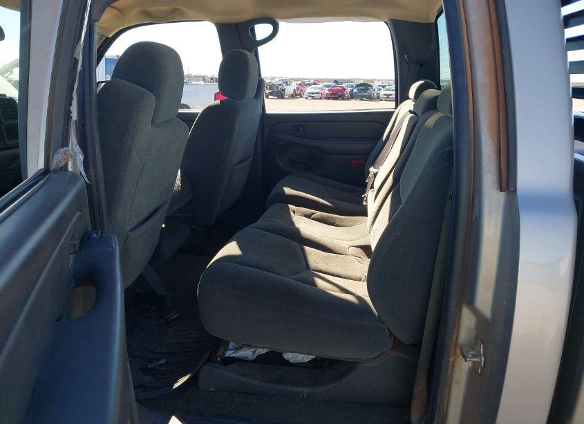 Photo 8 of 2004 Chevrolet Silverado 2500HD LS (VIN 1GCHK23U44F232286)