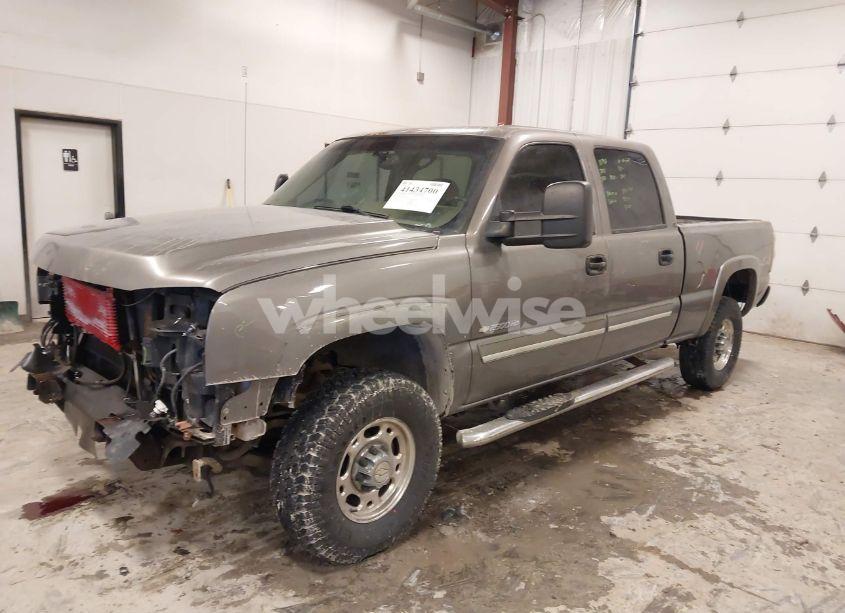 Photo 2 of 2007 Chevrolet Silverado 2500HD CLASSIC LT1 (VIN 1GCHK23U47F156184)