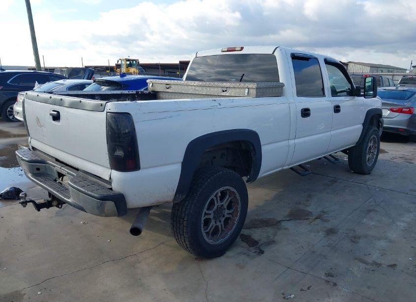 Photo 4 of 2003 Chevrolet Silverado 2500HD (VIN 1GCHK23U53F101835)