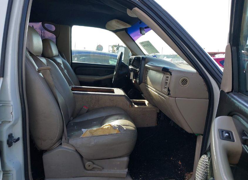 Photo 5 of 2003 Chevrolet Silverado 2500HD (VIN 1GCHK23U53F101835)