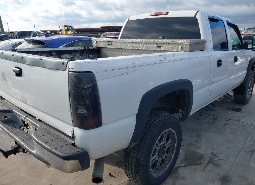 Photo 6 of 2003 Chevrolet Silverado 2500HD (VIN 1GCHK23U53F101835)