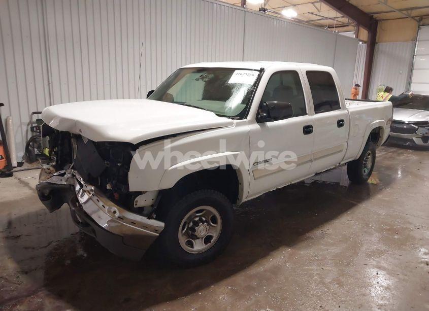 Photo 2 of 2005 Chevrolet Silverado 2500HD LS (VIN 1GCHK23U55F899336)