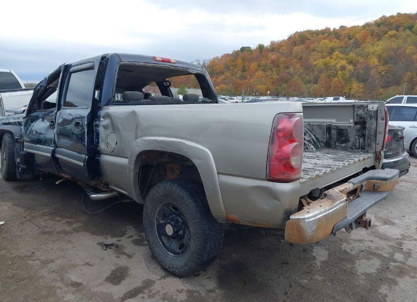 Photo 3 of 2005 Chevrolet Silverado 2500HD LS (VIN 1GCHK23U75F918937)
