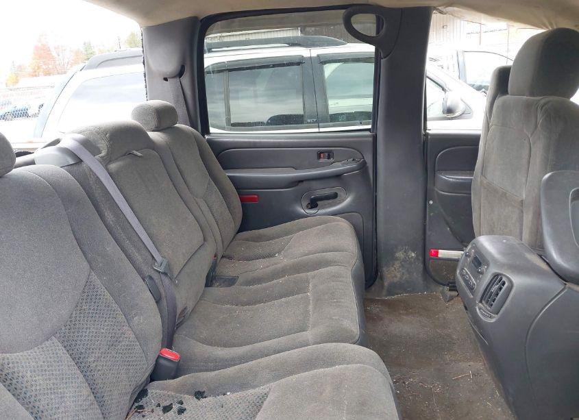 Photo 8 of 2005 Chevrolet Silverado 2500HD LS (VIN 1GCHK23U75F918937)