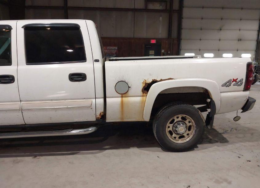 Photo 6 of 2004 Chevrolet Silverado 2500HD LS (VIN 1GCHK23U84F255523)