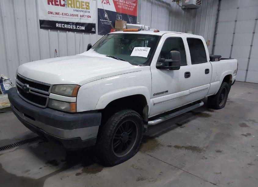 Photo 2 of 2006 Chevrolet Silverado 2500HD LT1 (VIN 1GCHK23U86F182141)