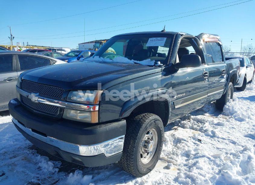 Photo 2 of 2003 Chevrolet Silverado 2500HD LT (VIN 1GCHK23U93F131856)