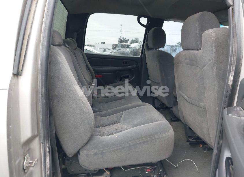 Photo 8 of 2005 Chevrolet Silverado 2500HD LS (VIN 1GCHK23U95F824896)