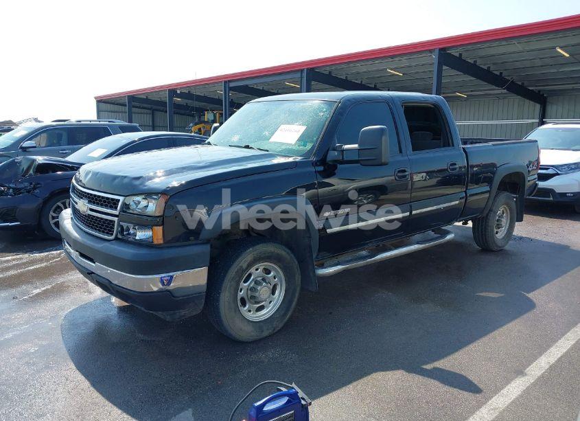 Photo 2 of 2007 Chevrolet Silverado 2500HD CLASSIC LT1 (VIN 1GCHK23U97F151515)