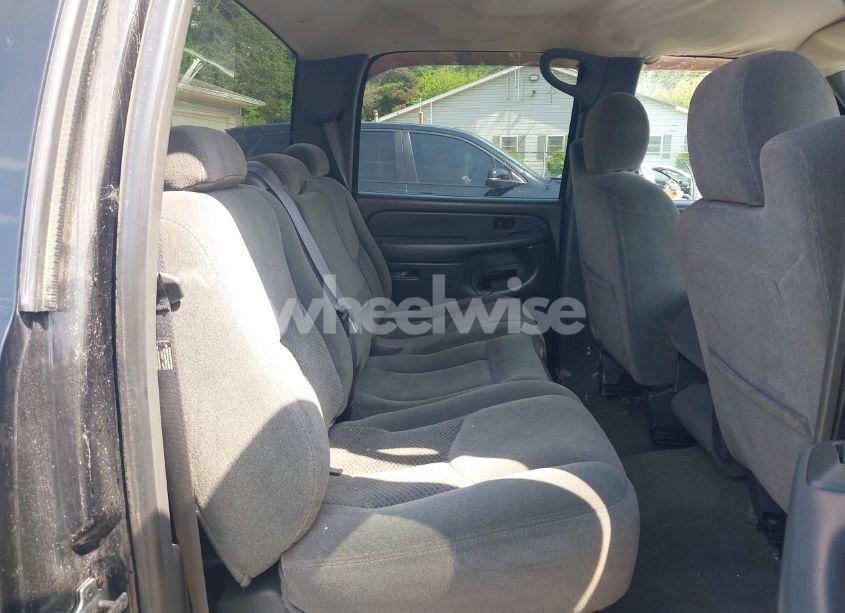 Photo 8 of 2005 Chevrolet Silverado 2500HD LS (VIN 1GCHK23UX5F857938)