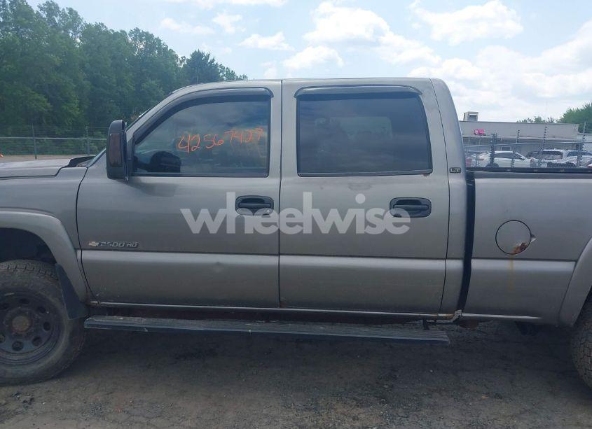 Photo 14 of 2006 Chevrolet Silverado 2500HD LT1 (VIN 1GCHK23UX6F147648)