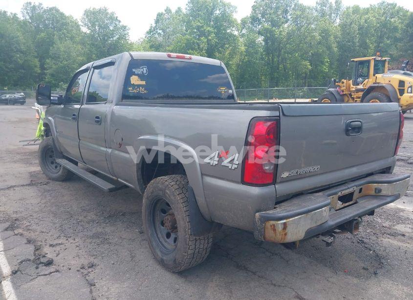Photo 3 of 2006 Chevrolet Silverado 2500HD LT1 (VIN 1GCHK23UX6F147648)